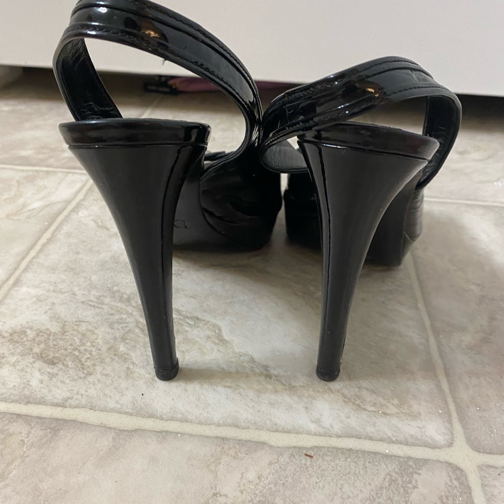 Shoe - Picture 3 of 6